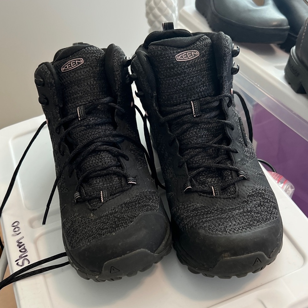Keen Charcoal Trail Boots women’s